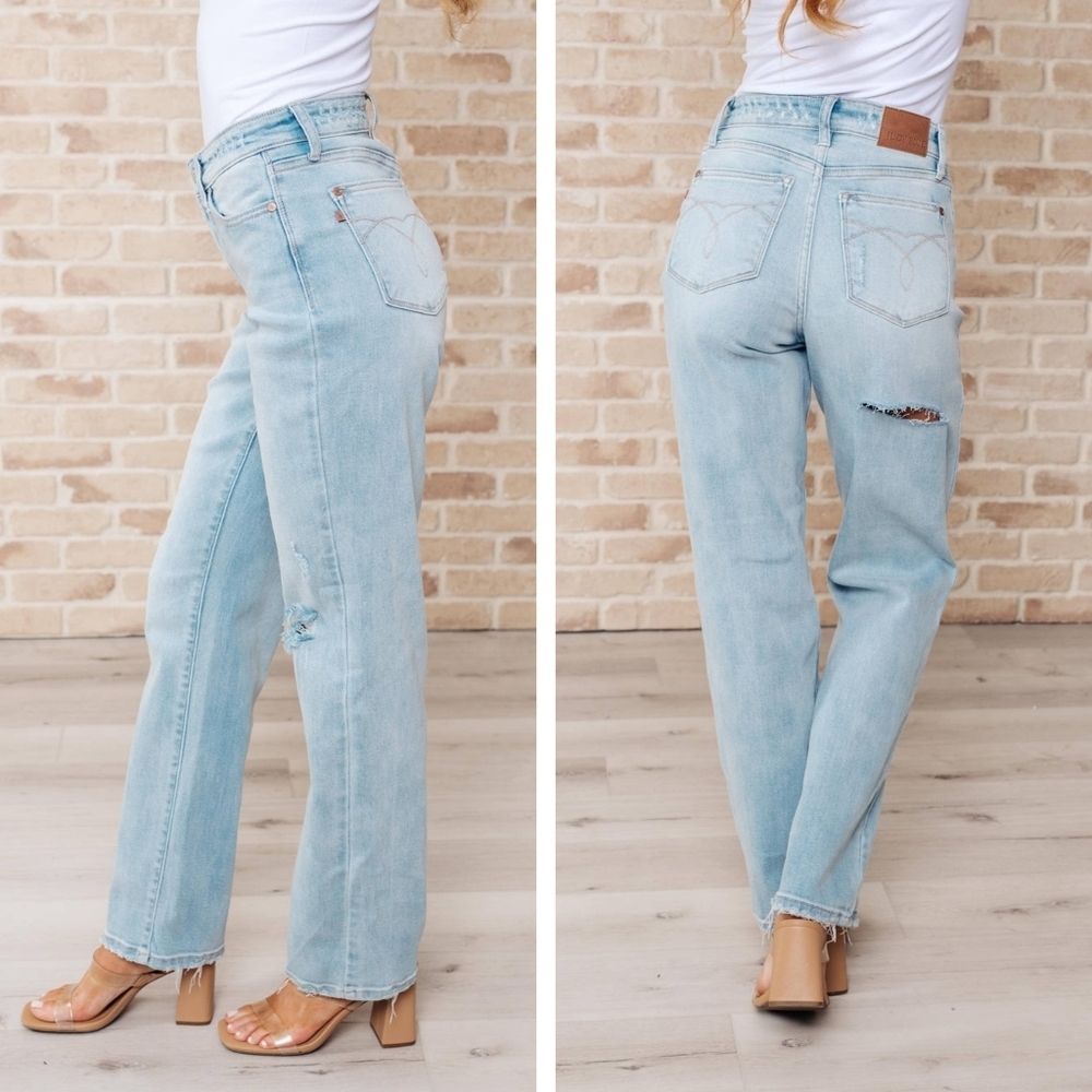 Judy Blue High Rise 90's Straight Jeans Light Blue Distressed Butt Cut Sz 9 / 29